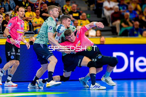 Blockende Abwehraktion bei TVB Stuttgart