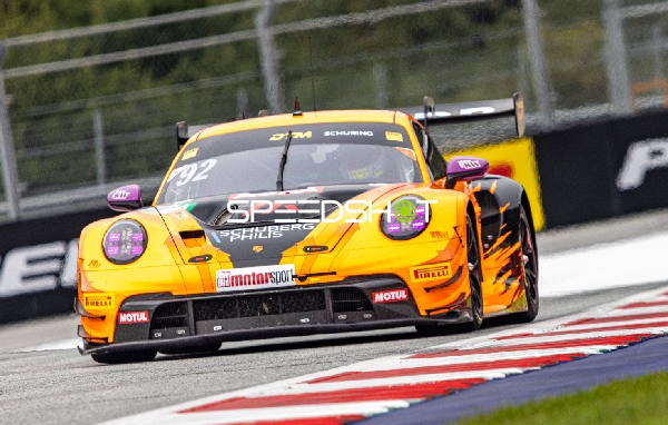 Rennfahrzeug auf der Rennstrecke