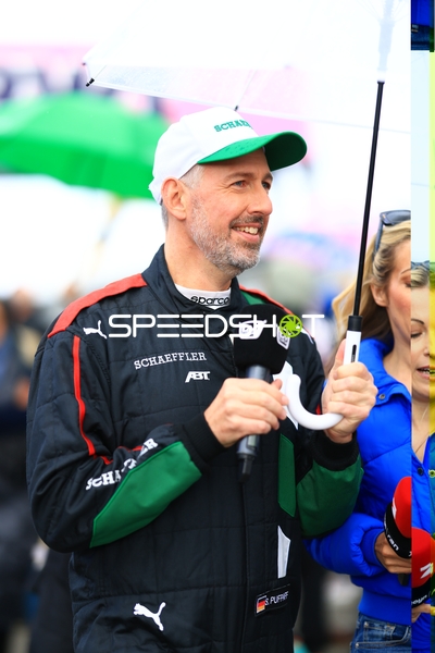 Interview im Fahrerlager