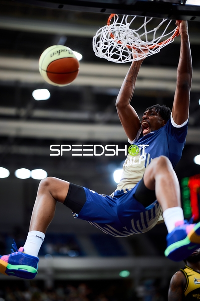 Osun Osunniyi (12; MLP Academics Heidelberg) mit Dunk