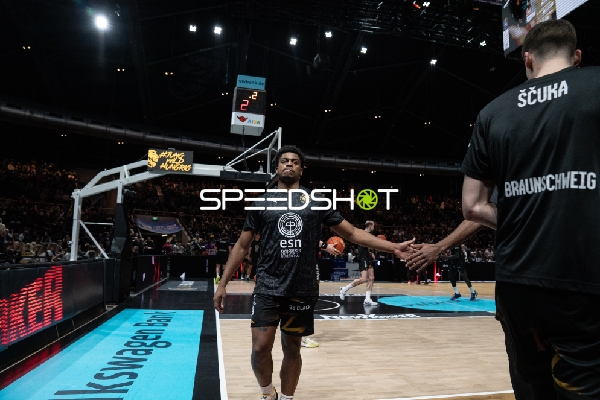 Szene mit Grant Sherfield (25; Basketball Löwen Braunschweig)