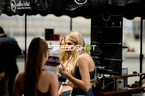 Ringside-Zone Face-Off