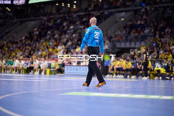 Torwart Mike Jensen (20; Rhein Neckar Löwen) auf dem Feld