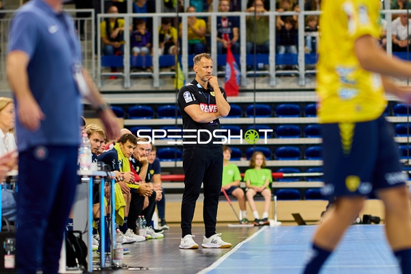 Trainer an der Seitenlinie