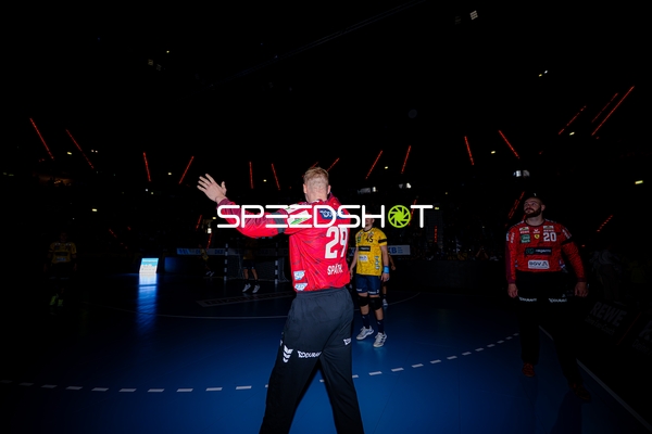 David Späth (29; Rhein Neckar Löwen) steht bereit im Tor