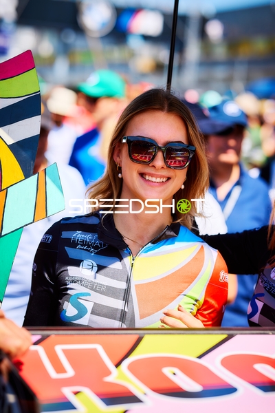 Grid Girl beim 24h Rennen 2025