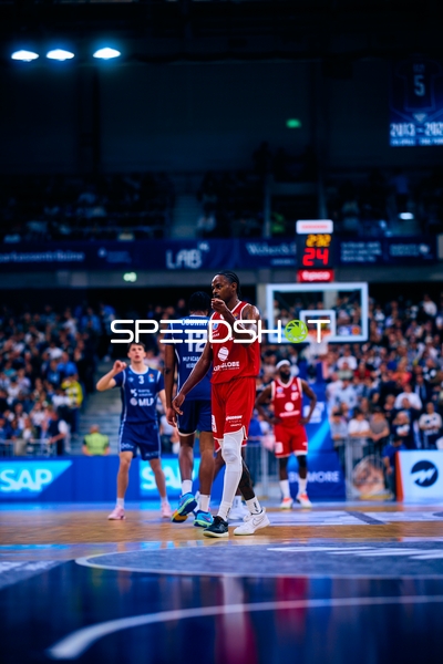 Osunniyi in der Defensive: MLP vs. MBC