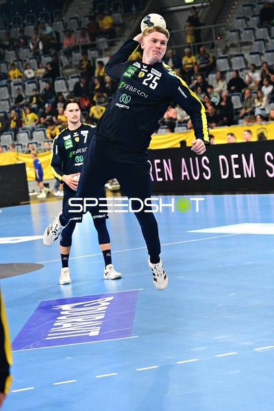 Haukur Thrastarson (25; Rhein Neckar Löwen) wirft