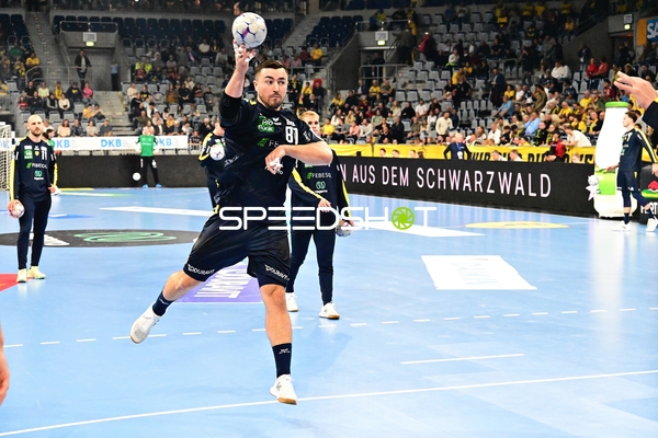 Jannik Kohlbacher (80; Rhein Neckar Löwen) wirft aufs Tor