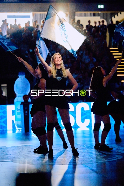 Showact vor Spielbeginn