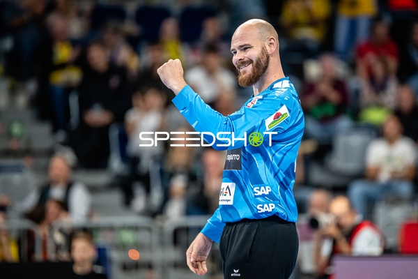 Mike Jensen (20; Rhein Neckar Löwen) jubelt nach Tor