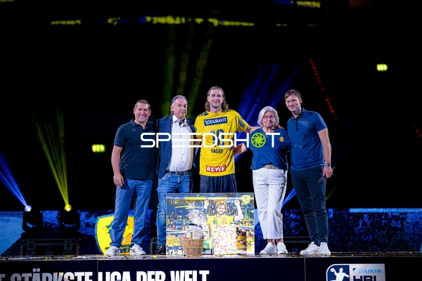 Ehrung für Juri Knorr (10; Rhein Neckar Löwen)