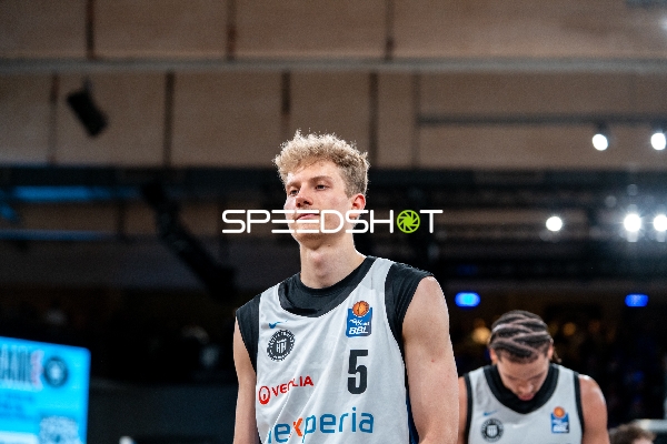 Szene mit Zsombor Maronka (5; Veolia Towers Hamburg)