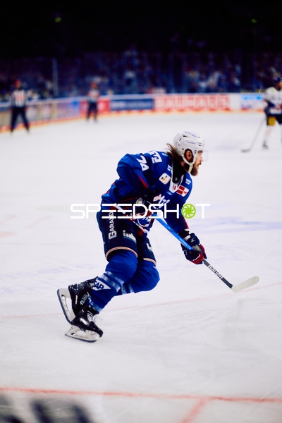 Adler-Spieler beim Skaten