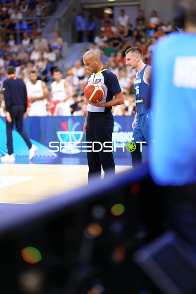 Spieler und Offizieller auf Court