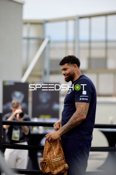 Ringside-Zone Face-Off