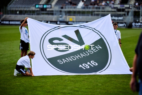 Kinder mit SV Sandhausen Banner
