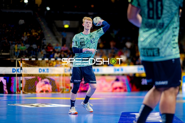 Spieler passt den Ball