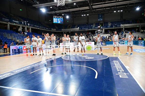 Basketball-Situation mit Urald King (20; Gladiators Trier)