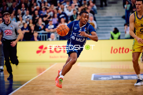 Dynamisches Dribbling im Basketballspiel