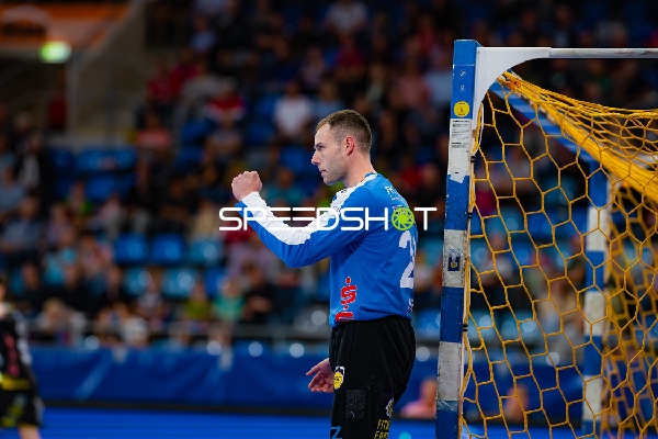 Fabian Apfel (28; HSC 2000 Coburg) im Tor