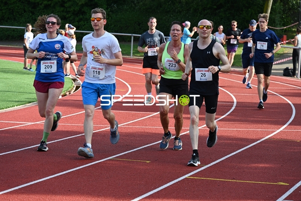 Läufer beim TVE Sommerlauf Edingen 2025