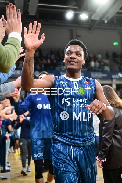 DJ Horne (0; MLP Academics Heidelberg) am Spielfeldrand