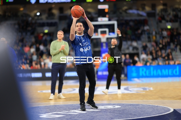 Spieler von MLP Academics Heidelberg beim Wurf