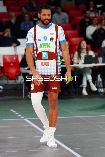 Spielszene mit Gustavo Oscar Bryan Avila (9; WWK Volleys Herrsching)