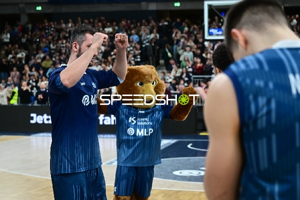 Basketball-Szene mit Accy (99; MLP Academics Heidelberg)