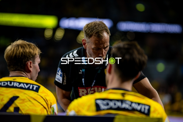 Trainer Maik Machulla (Trainer; Rhein Neckar Löwen) gibt Anweisungen