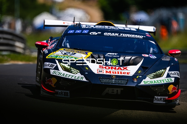 Rennfahrzeug auf der Rennstrecke