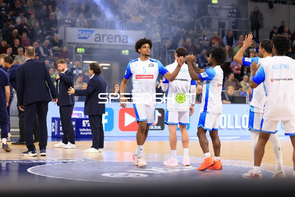 Szene mit Jamie Edoka (5; Frankfurt Skyliners) und Joseph Reddish (997; Frankfurt Skyliners)