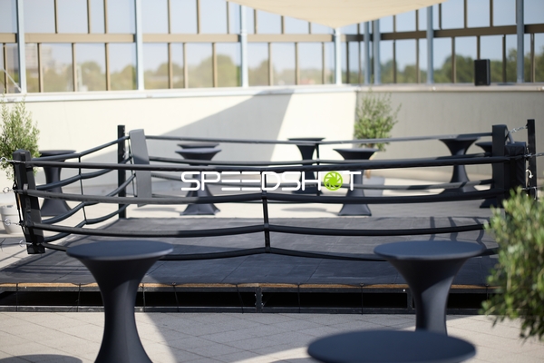 Ringside-Zone Face-Off