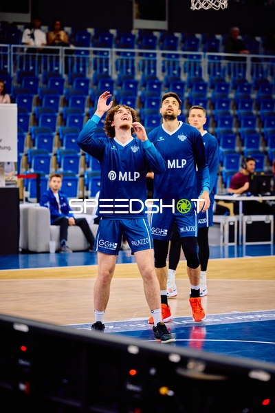 Rebound Vorbereitung Evan Rietsch (7;MLP Academics Heidelberg), Mateo Šerić (21;MLP Academics Heidelberg), Ryan Mikesell (33;MLP Academics Heidelberg)