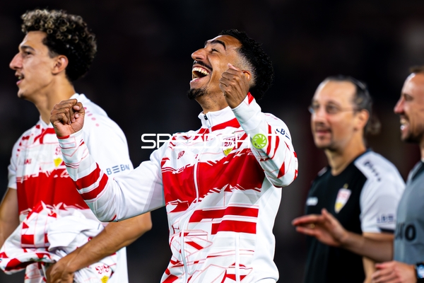 Spieler Ameen Al-Dakhil (2; VfB Stuttgart) jubelt
