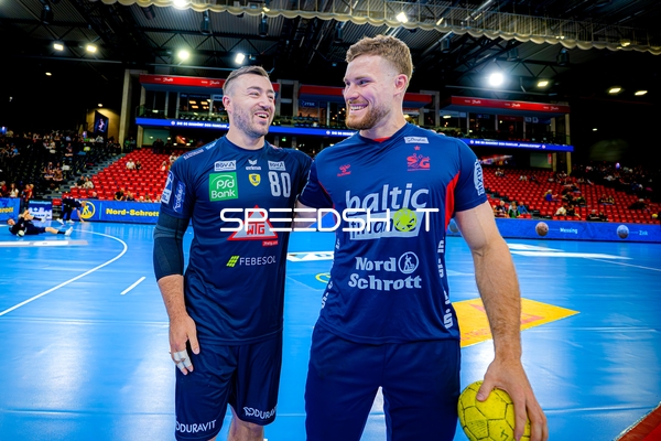 freundschaftlicher Austausch Jannik Kohlbacher (80;Rhein Neckar Löwen), Oskar Czertowicz (26;SG Flensburg Handewitt)