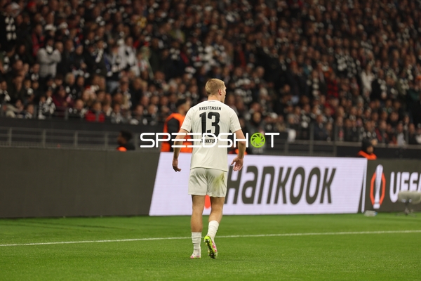 Rasmus Kristensen (13, Eintracht Frankfurt) läuft