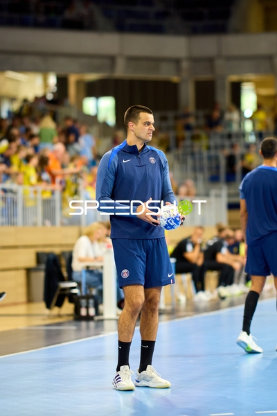 Spieler mit Ball in Halle