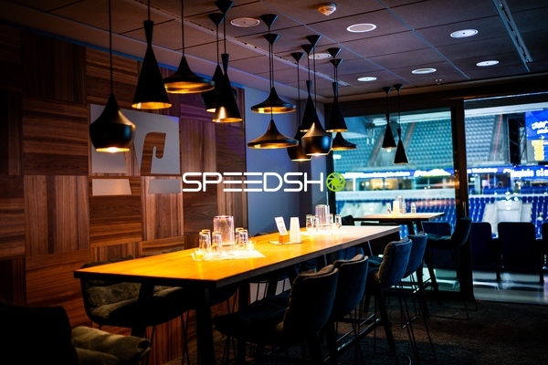 Innenraum mit Arena-Blick