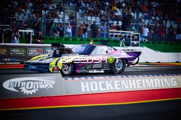 Drag Racing Fahrzeug am Start