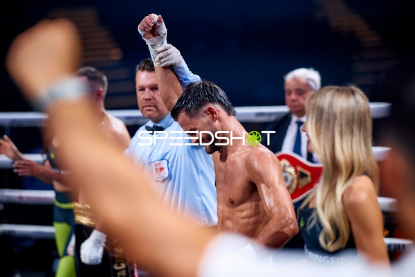 Boxer Devrim Gökduman siegt