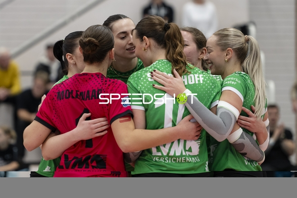 Anke Waelkens (12; USC Münster) jubelt nach Punkt