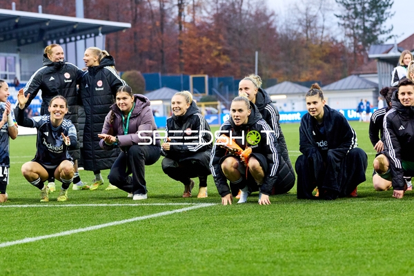 Spielerinnen in entspannter Pose