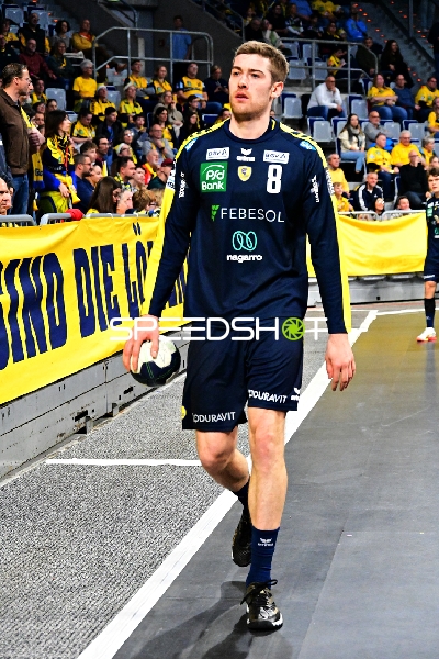 28; HSV Hamburg mit Ball