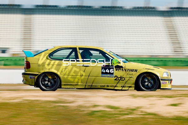 Rennwagen von Panther Motorsport auf der Strecke