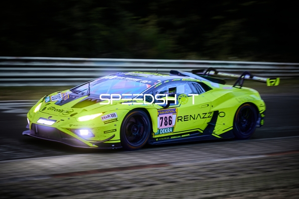 Rennfahrzeug auf der Rennstrecke