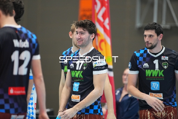 Spielszene mit Jannes Wiesner (17; WWK Volleys Herrsching) und Djordje Ilic (1; WWK Volleys Herrsching)