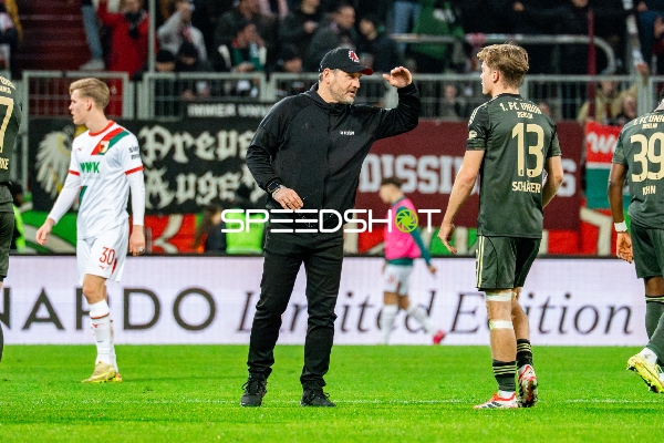 Trainer gibt Anweisungen