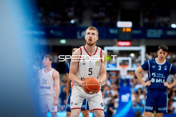 Freiwurf von Niels Giffey (5; FC Bayern Basketball)
